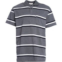 Szara Koszulka Powerlessness. Szare koszulki męskie Born2be, xl, w paski, polo, z krótkim rękawem, krótkie. Za 49,99 zł.