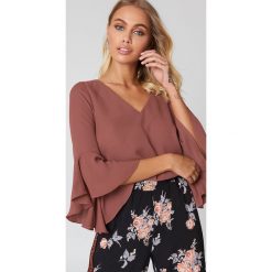 Bluzki damskie: NA-KD Boho Bluzka z dekoltem V – Pink