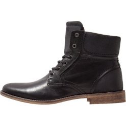 Pier One Botki sznurowane black. Czarne botki męskie Pier One, z materiału, na sznurówki. Za 379,00 zł.