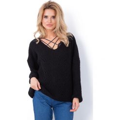 Czarny Oversizowy Sweter z Ozdobnym Splotem. Czarne swetry damskie Molly.pl, s, z aplikacjami, z jeansu, eleganckie, bez rękawów, bez kaptura. Za 159,90 zł.