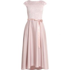 Swing Suknia balowa peach. Różowe sukienki damskie marki Swing, bez wzorów, z poliesteru, wizytowe, bez kołnierzyka, bez rękawów. Za 719,00 zł.
