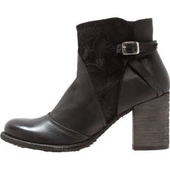 Felmini GIANINA Ankle boot targof/metropolis black. Czarne botki damskie marki Felmini, ze skóry, bez obcasa, bez zapięcia. Za 669,00 zł.