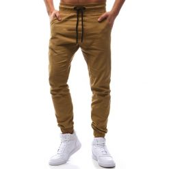 Joggery męskie: Spodnie męskie joggery kamelowe (ux1135)