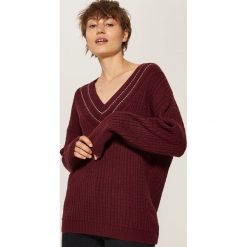 Sweter z dekoltem w serek - Bordowy. Czerwone swetry klasyczne damskie marki House, l, z dekoltem w serek. Za 79,99 zł.