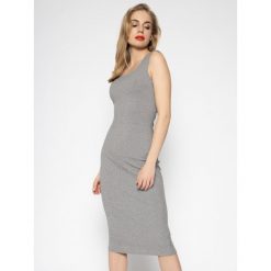 Sukienka dzianinowa Guess Shiva W0GK78 K86Z0. Niebieskie sukienki damskie Guess, s, z aplikacjami, z elastanu, bez kołnierzyka, bez rękawów. W wyprzedaży za 299,00 zł.