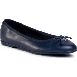Baleriny TOMMY HILFIGER - Femine Leather Knot Ballerina FW0FW04869 Sport Navy DB9. Niebieskie baleriny damskie TOMMY HILFIGER, bez wzorów, ze skóry, klasyczne, bez obcasa, bez zapięcia. Za 449,00 zł.