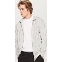 Rozpinana bluza z kapturem - Jasny szar. Szare bluzy męskie marki Reserved, s, bez wzorów, z kapturem, bez rękawów, z kapturem. Za 89,99 zł.