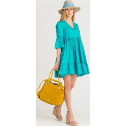 SUKIENKA Twinset. Niebieskie sukienki damskie Twinset, na imprezę, bez wzorów, z elastanu, z włoskim kołnierzykiem, bez rękawów, mini. Za 395,00 zł.