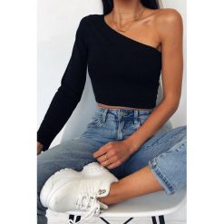 Bluzka damska KORIKA BLACK. Czarne bluzki damskie Bluzka damska KORIKA BLACK, s, bez wzorów, bez kołnierzyka, bez rękawów. W wyprzedaży za 59,00 zł.
