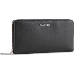 Duży Portfel Damski CALVIN KLEIN - Tack Large Ziparound K60K604862 001. Czarne portfele damskie Calvin Klein, ze skóry ekologicznej. Za 299,00 zł.