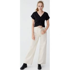 Jeansy z szerokimi nogawkami. Szare jeansy damskie Pull&Bear. Za 109,00 zł.