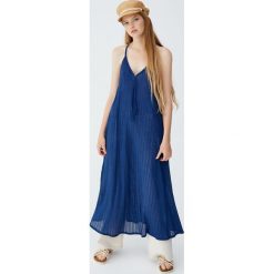 Sukienka na plecionych ramiączkach. Niebieskie sukienki damskie na komunię marki Pull&Bear, na ramiączkach. Za 62,90 zł.