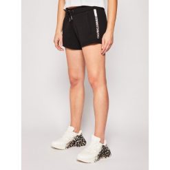 Szorty materiałowe Calvin Klein Jeans J20J213609. Białe szorty damskie Calvin Klein Jeans, m, bez wzorów, z bawełny. Za 269,00 zł.