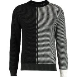 Marc O'Polo DENIM ROUND NECK Sweter combo. Czarne bez kategorii marki Marc O'Polo DENIM, m, z bawełny, polo. W wyprzedaży za 321,75 zł.