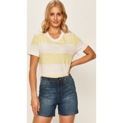 Wrangler - T-shirt. Białe bluzki damskie Wrangler, s, z aplikacjami, z bawełny, casualowe, z okrągłym kołnierzem, z krótkim rękawem. W wyprzedaży za 79,90 zł.