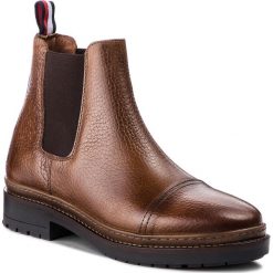Sztyblety TOMMY HILFIGER - Elevated Outdoor Che FM0FM01912 Cognac 606. Brązowe sztyblety męskie TOMMY HILFIGER, z materiału. Za 799,00 zł.
