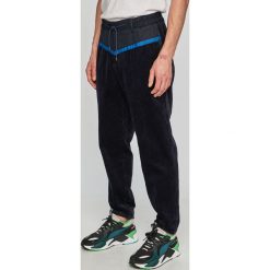 Scotch & Soda - Spodnie. Niebieskie spodnie męskie Scotch & Soda, na co dzień, z haftami, z bawełny, casualowe. W wyprzedaży za 399,90 zł.