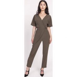 KOMBINEZON DAMSKI, KB115 KHAKI. Brązowe kombinezony damskie Lanti, bez wzorów, bez kołnierzyka, bez rękawów. Za 185,00 zł.