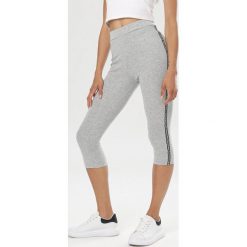 Jasnoszare Legginsy Clarose. Szare legginsy damskie Born2be, s, bez wzorów. W wyprzedaży za 19,99 zł.