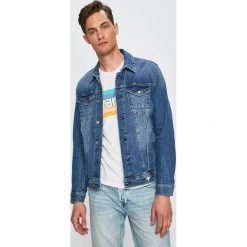 Guess Jeans - Kurtka jeansowa. Niebieskie płaszcze męskie Guess Jeans, m, z aplikacjami, z bawełny, krótkie, bez kaptura. Za 549,90 zł.