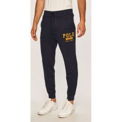 Polo Ralph Lauren - Spodnie. Niebieskie spodnie męskie Polo Ralph Lauren, xl, z nadrukiem, z bawełny. Za 599,90 zł.