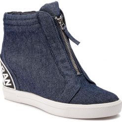 Sneakersy DKNY - Connie K4822723 Denim. Niebieskie półbuty damskie DKNY, ze skóry ekologicznej. W wyprzedaży za 549,00 zł.