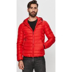 EA7 Emporio Armani - Kurtka puchowa. Czerwone płaszcze męskie EA7 Emporio Armani, xl, bez wzorów, z poliesteru, krótkie, z kapturem. Za 1299,00 zł.