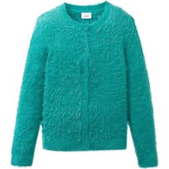 Sweter rozpinany z puszystej przędzy bonprix matowy turkusowy. Niebieskie swetry dziewczęce marki bonprix, bez wzorów, z dzianiny, z okrągłym kołnierzem, z długim rękawem, długie, bez kaptura. Za 34,99 zł.
