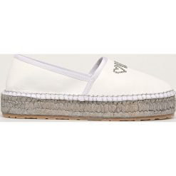 Love Moschino - Espadryle skórzane. Białe espadryle damskie Love Moschino, bez wzorów, ze skóry, bez obcasa, na obcasie. W wyprzedaży za 469,90 zł.