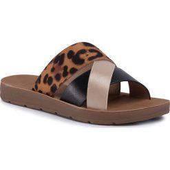 Klapki BETSY - 907737/02-01E Black/Brown. Pomarańczowe klapki damskie Betsy, bez wzorów, ze skóry ekologicznej, bez obcasa. Za 129,00 zł.