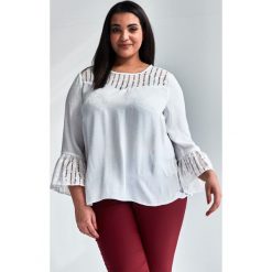 Bluzka z kokardką oraz koronką ECRU duże rozmiary OVERSIZE PLUS SIZE WIOSNA. Zielone bluzki damskie Moda Size Plus Iwanek, s, w koronkowe wzory, z elastanu, klasyczne, z okrągłym kołnierzem, plus size, bez ramiączek. Za 109,90 zł.