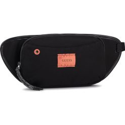 Saszetka nerka GUESS - Sailor HM6795 NYL94 BLA. Czarne torby męskie skórzane Guess, z aplikacjami, z materiału, młodzieżowe. W wyprzedaży za 199,00 zł.