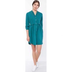 Morska Krótka Szmizjerka Zapinana na Napy. Zielone sukienki damskie Molly.pl, na co dzień, s, bez wzorów, eleganckie, ze stójką, z krótkim rękawem, krótkie, mini, rozkloszowane. Za 169,90 zł.