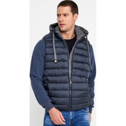 Granatowa Kamizelka Brizania. Niebieskie kurtki męskie Born2be, xl, bez wzorów. Za 129,99 zł.