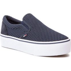 Tenisówki TOMMY JEANS - Slipon Textile City Sneaker EN0EN00410 Midnight 403. Niebieskie półbuty damskie Tommy Jeans, bez wzorów, z jeansu, bez zapięcia. Za 359,00 zł.