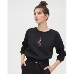 Bluza basic z nadrukiem - Czarny. Czarne bluzy damskie Cropp, s, z nadrukiem, bez rękawów, bez kaptura. Za 59,99 zł.