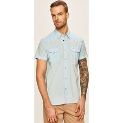 Wrangler - Koszula. Niebieskie koszule męskie Wrangler, s, bez wzorów, z bawełny, klasyczne, z klasycznym kołnierzykiem, z krótkim rękawem. W wyprzedaży za 149,90 zł.