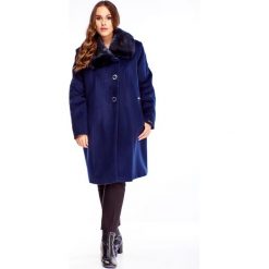 Klasyczny płaszcz z ozdobnym kołnierzem granatowy. Niebieskie płaszcze damskie Tagless, xxl, bez wzorów, z wełny, klasyczne, plus size. Za 601,77 zł.