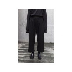 BINA PANTS IN BLACK. Czarne spodnie damskie marki The Hive, s, z bawełny. Za 199,00 zł.