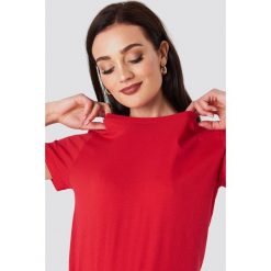 Samsoe & Samsoe T-shirt Solly - Red. Czerwone t-shirty damskie Samsøe & Samsøe, z okrągłym kołnierzem. Za 121,95 zł.