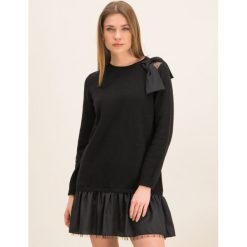 Sukienka codzienna Red Valentino SR0KDA86. Czarne sukienki damskie Red Valentino, na co dzień, m, bez wzorów, z poliesteru, bez kołnierzyka, bez rękawów, proste. W wyprzedaży za 999,00 zł.