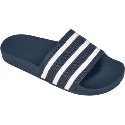 Granatowe Klapki adidas Originals Adilette M 288022. Niebieskie klapki męskie Adidas, w paski, z materiału. W wyprzedaży za 219,00 zł.