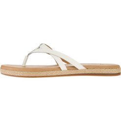 UGG Annice Japonki Biały. Białe klapki damskie Ugg, w paski, ze skóry, bez obcasa. Za 386,95 zł.