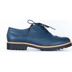 Sznurowane półbuty oksfordki - skóra naturalna - model 258 - kolor granatowy. Niebieskie półbuty damskie Zapato, bez wzorów, ze skóry, bez obcasa, na sznurówki. W wyprzedaży za 173,40 zł.