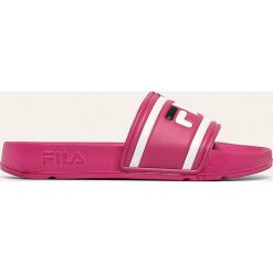 Fila - Klapki. Białe klapki damskie Fila, bez wzorów, z materiału, bez obcasa, na obcasie. W wyprzedaży za 79,90 zł.