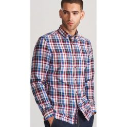 Koszula regular fit w kratę - Czerwony. Czerwone koszule męskie Reserved, xl. W wyprzedaży za 39,99 zł.