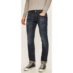 Guess Jeans - Jeansy Vermont. Niebieskie jeansy męskie Guess Jeans, m, z aplikacjami. W wyprzedaży za 219,90 zł.