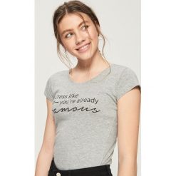 T-shirt z motywującym napisem - Jasny szar. Szare t-shirty damskie Sinsay, l, z napisami. Za 9,99 zł.