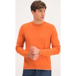 Sweter Armani Exchange 6GZM6A ZM8BZ 1658. Pomarańczowe swetry męskie Armani Exchange, xl, bez wzorów, klasyczne, z klasycznym kołnierzykiem, bez kaptura. W wyprzedaży za 199,00 zł.