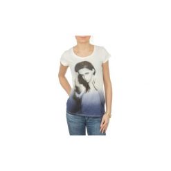 T-shirty z krótkim rękawem Lee Phtoto Tee Cloud Dancer 40IAUHA. Białe t-shirty damskie Lee, m. Za 99,00 zł.